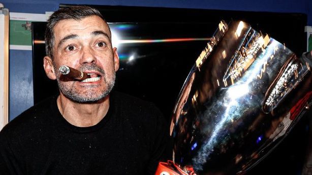 Sérgio Conceição foi buscar o charuto nos festejos no balneário