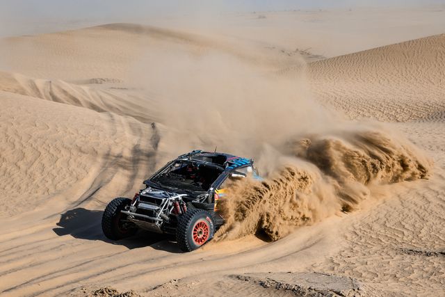 Agora, sem vidro! Parece anedota, mas é Sainz a 185km/h no Dakar (vídeo)
