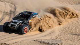Agora, sem vidro! Parece anedota, mas é Sainz a 185km/h no Dakar (vídeo)