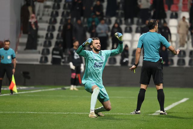 Insólito: Al Raed obrigado a trocar de guarda-redes durante os penáltis