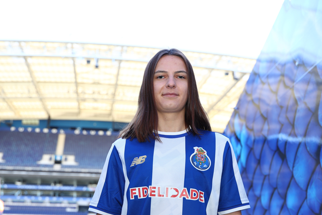 Lenka Mazúchová, extrema-esquerda eslovaca de 21 anos, estava no Sturm Graz, da Áustria - Foto: FC Porto