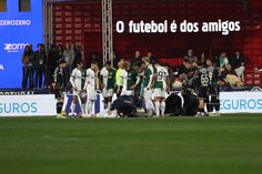 Eduardo Quaresma causou preocupação e teve de sair de maca