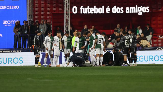 Eduardo Quaresma causou preocupação e teve de sair de maca