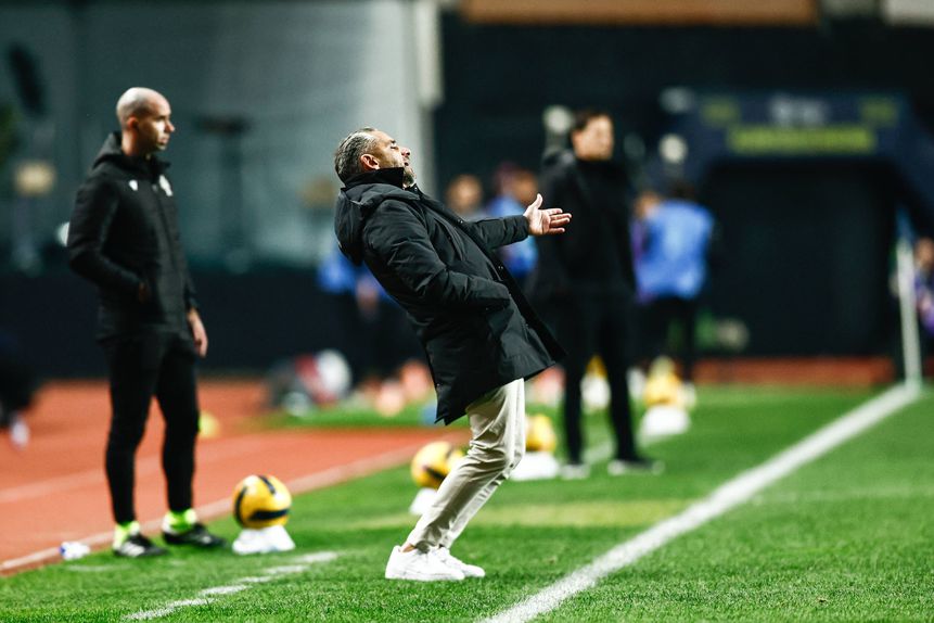 Rui Borges, treinador do Sporting, 'desespera' no jogo com o V. Guimarães