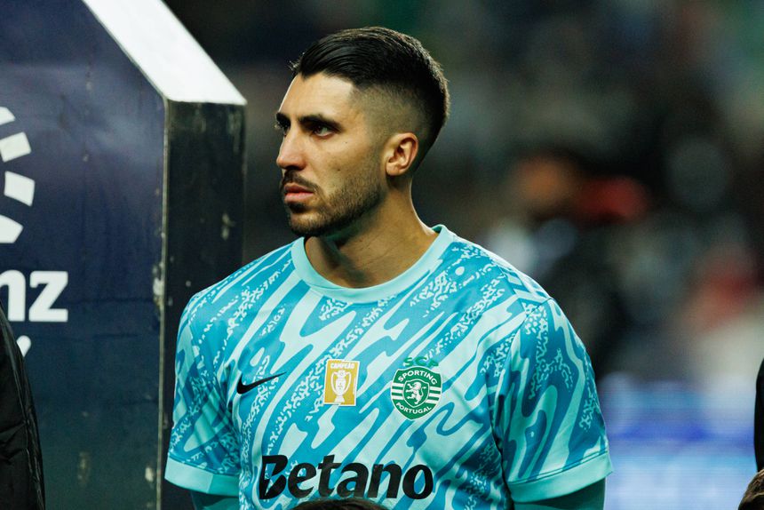 De semblante carregado, Rui Silva não escondeu o desalento pela derrota em Leiria - Foto: IMAGO