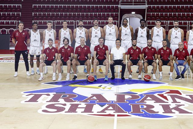 Equipa do Trapani Shark que começou a temporada 2025/26 mas da qual já quase ninguém resta     Fotografia FIBA