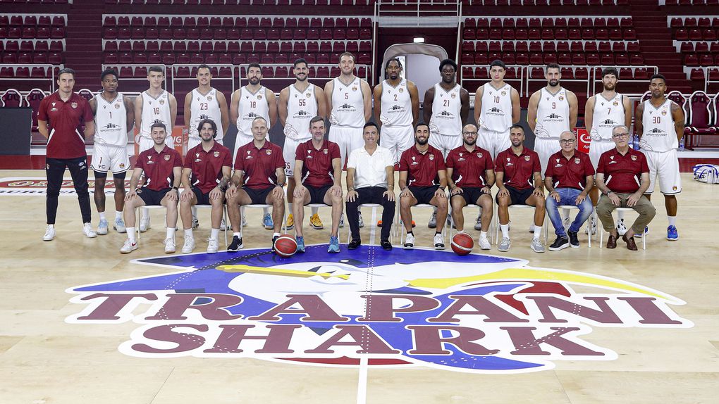 Equipa do Trapani Shark que começou a temporada 2025/26 mas da qual já quase ninguém resta     Fotografia FIBA