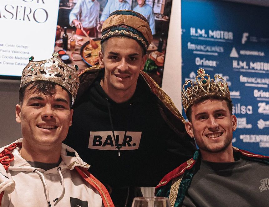 Antonio Espigares, Sergio Bermejo e Santi García, os espanhóis do plantel foram reis.. à mesa - Foto: Gil Vicente FC