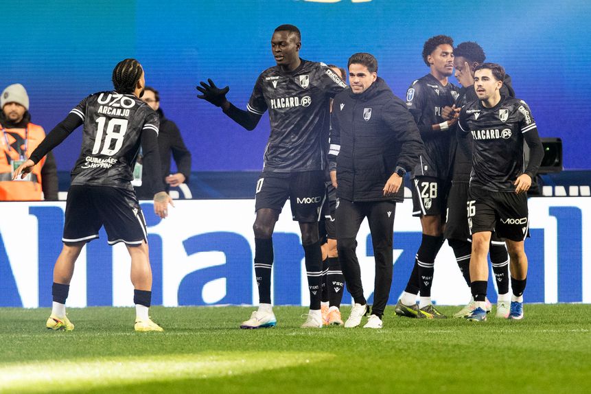 Vitória de Guimarães faz a festa em Leiria, com um bis de Ndoye (Foto: Paulo Cunha /LUSA)