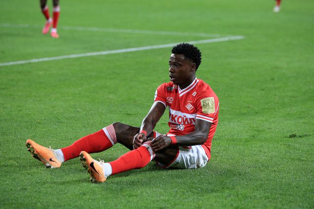 Antigo internacional neerlandês condenado por atacar o primo com uma faca