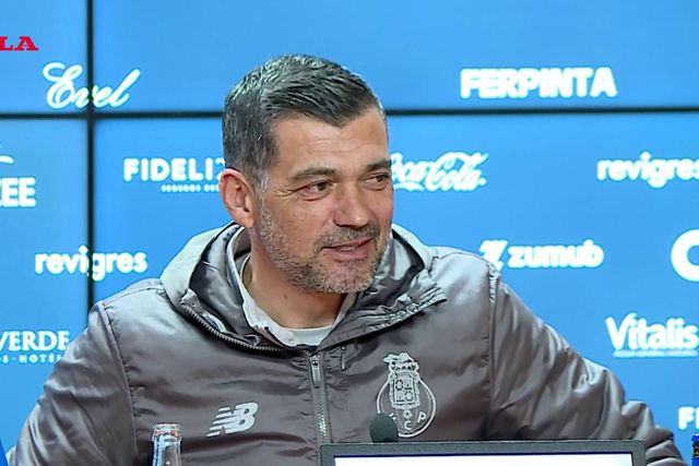 «Comecei por cortar muito, não é?». Momento de humor na conferência de Conceição