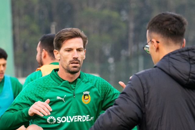 Rio Ave: Adrien corre para a estreia