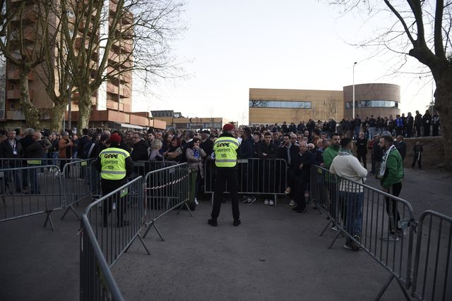 Leões reembolsam sócios