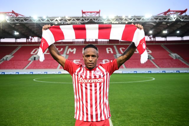 Jovane Cabral apresentado no Olympiakos de Carvalhal