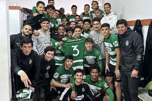 Plantel sub-23 do Sporting dedica vitória a Emanuel Fernandes