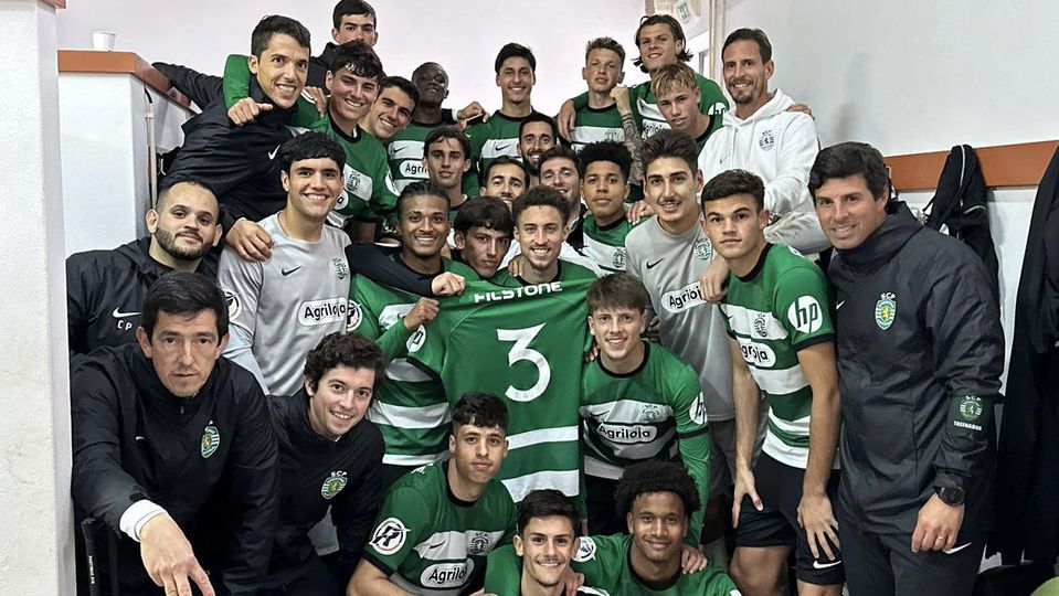 Plantel sub-23 do Sporting dedica vitória a Emanuel Fernandes