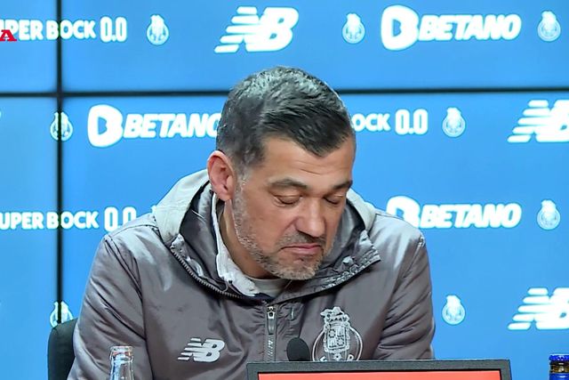 «Mais liberdade para Alan Varela». Conceição comenta meio-campo do FC Porto