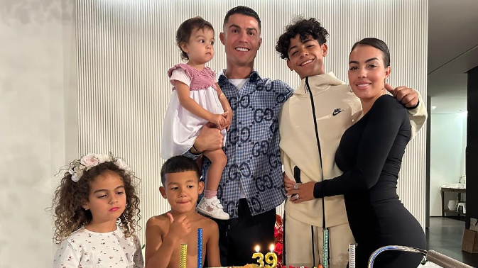 Cristiano Ronaldo mostra como festejou o aniversário