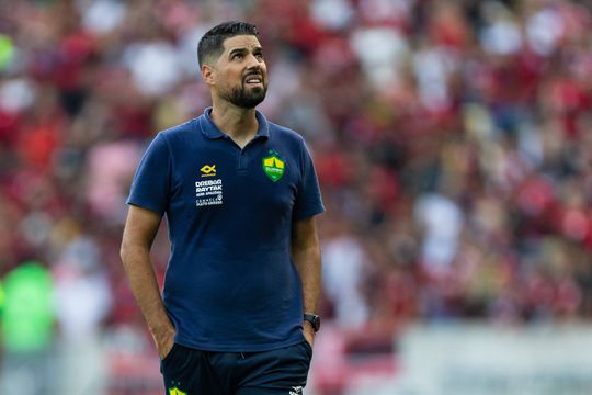 Corinthians encaminha contratação de António Oliveira