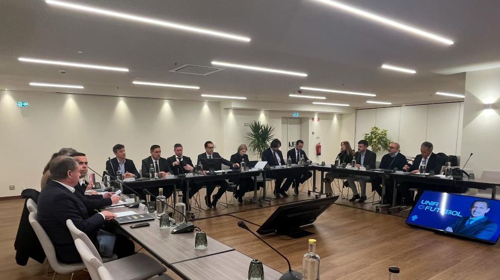 A reunião ocorreu numa unidade hoteleira de Gaia