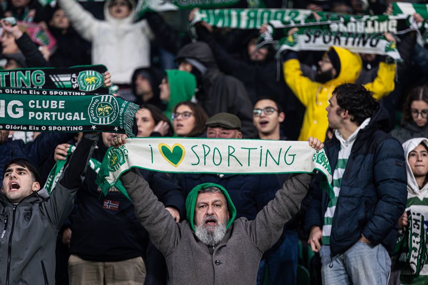 Adeptos do Sporting em Alvalade para a receção ao Bolonha na UEFA Champions League