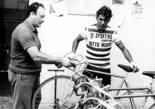 Francisco Araújo com Joaquim Agostinho (foto: A BOLA)