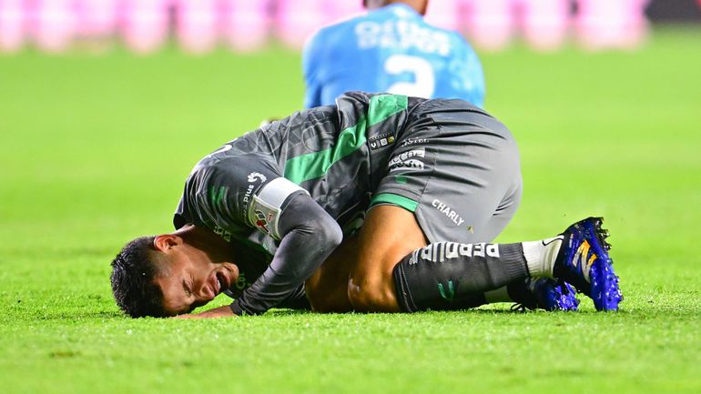 VÍDEO: James Rodríguez sofre entrada violenta no México