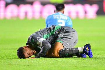 VÍDEO: James Rodríguez sofre entrada violenta no México