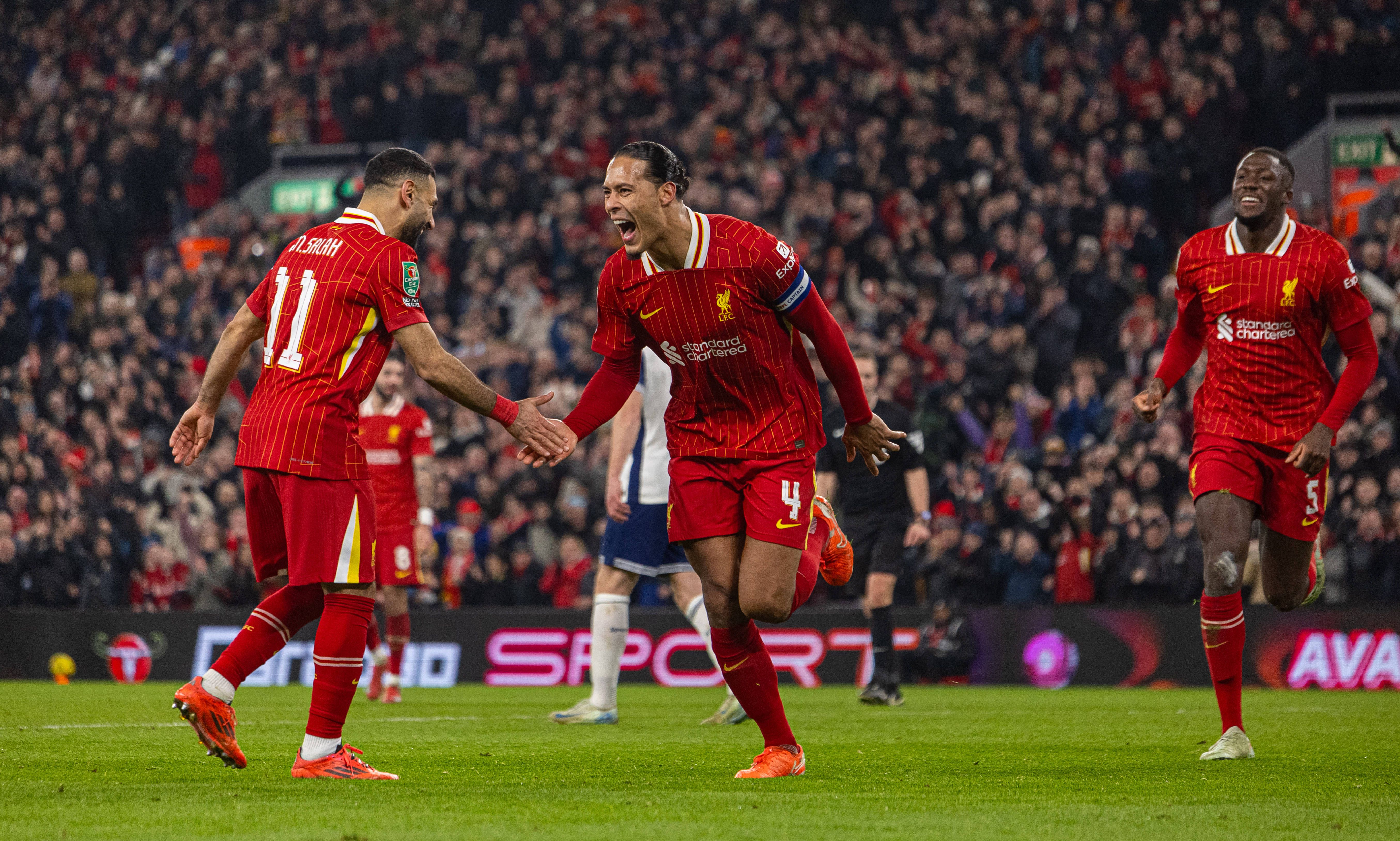 Taça da Liga: Liverpool goleia Tottenham e está na final
