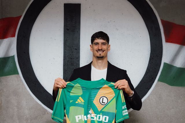 Vladan Kovacevic foi apresentado no Legia Varsóvia