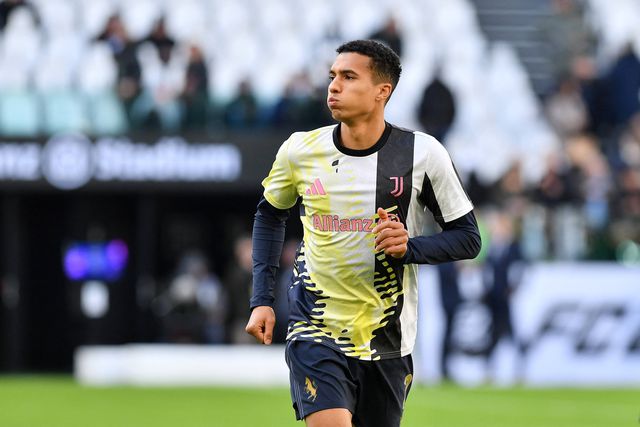 Alberto Costa no aquecimento pela Juventus