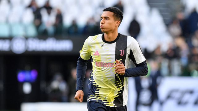 Alberto Costa no aquecimento pela Juventus