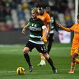 Imagem do último duelo entre Sporting e FC Porto (na meia-final da Taça da Liga, vitória dos leões, por 1-0), com Morten Hjulmand, médio dos verdes e brancos, a conduzir a bola perante a (tímida) pressão de Rodrigo Mora, dos azuis e brancos