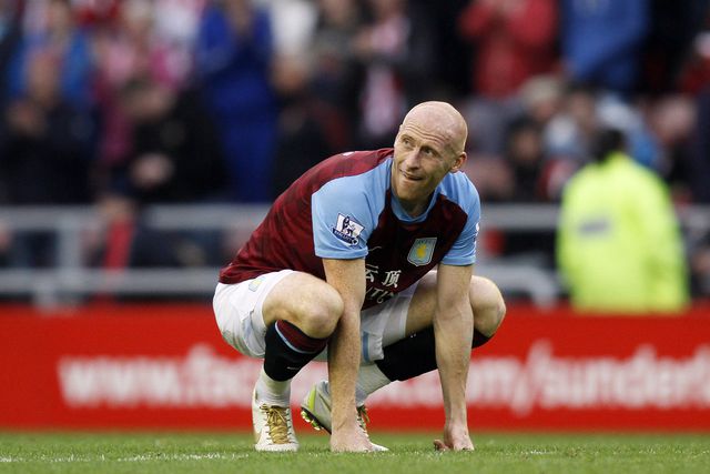 James Collins com a camisola do Aston Villa