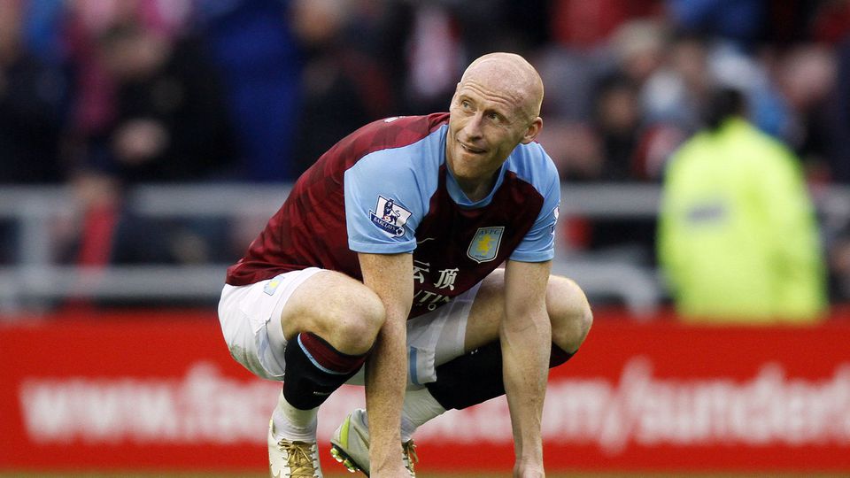 James Collins com a camisola do Aston Villa