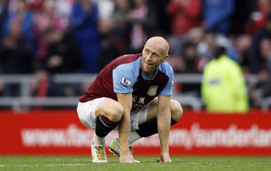 James Collins com a camisola do Aston Villa