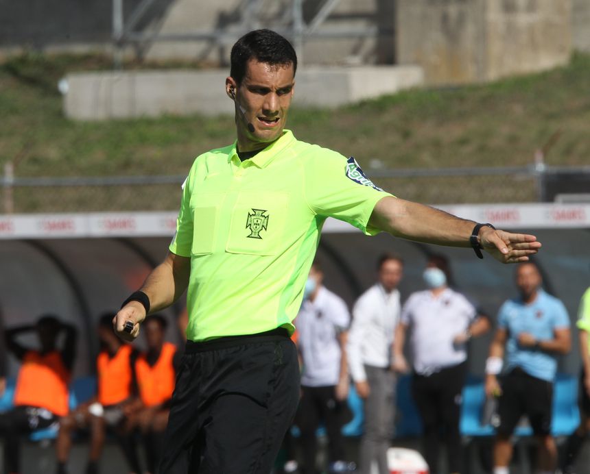 Árbitro Bruno Costa vai apitar jogo do Benfica (foto Carla Carriço)