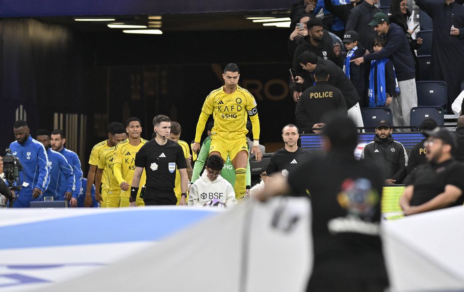 Cristiano Ronaldo durante entrada em campo pelo Al Nassr