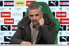 «Gosto que os meus extremos saibam jogar à direita e à esquerda, prontos para tudo»