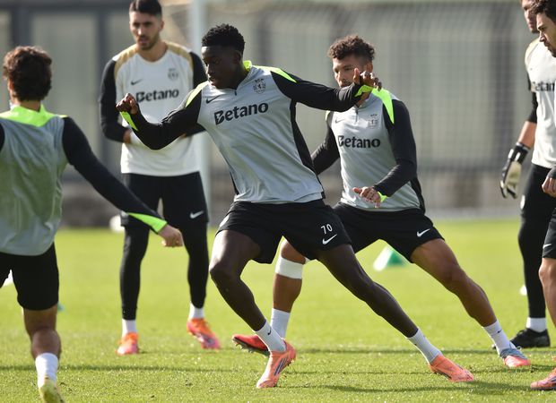 Salvador Blopa continua a ser aposta firme dos leões mas afirmação vai ter de esperar - Foto: MIGUEL NUNES