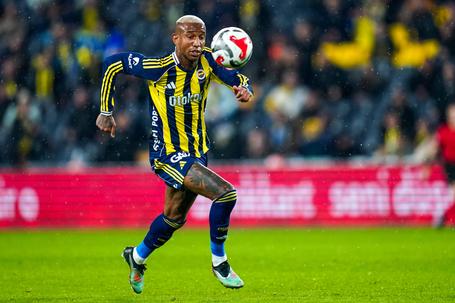 Mercado: ex-Benfica rescinde com o Fenerbahçe para rumar aos Emirados