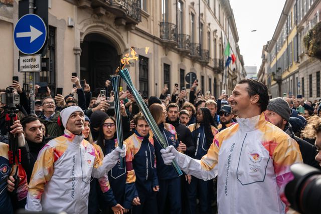 Zlatan Ibrahimovic no transporte da tocha - foto: IMAGO