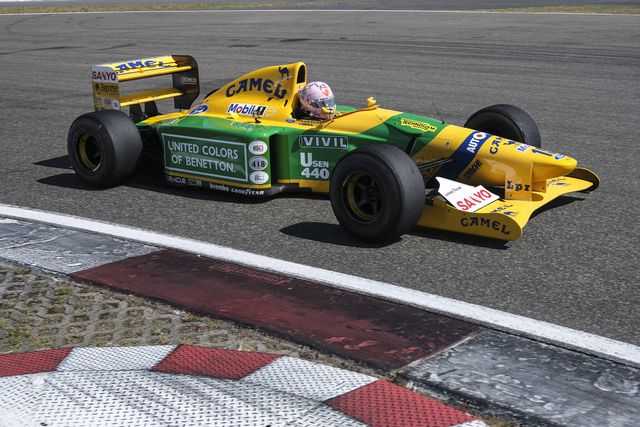 Carro da primeira vitória de Schumacher na F1 leiloado por valor astronómico