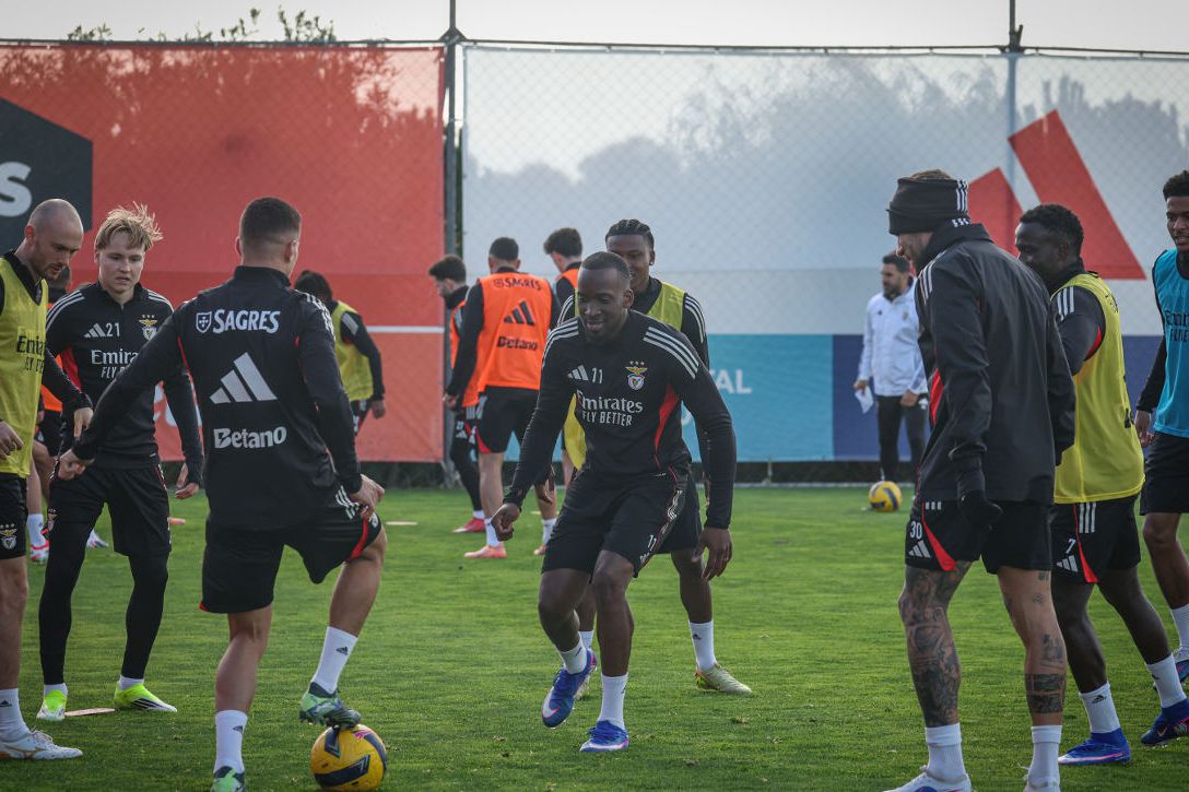 Lukebakio, extremo do Benfica, durante o treino (foto - SL Benfica)