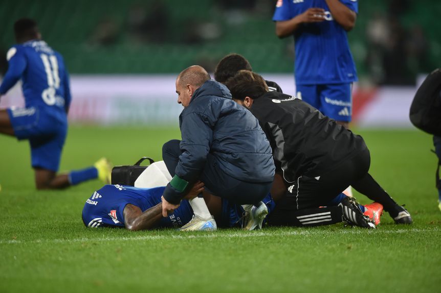 Lesão grave de Baroan - Foto: Miguel Nunes