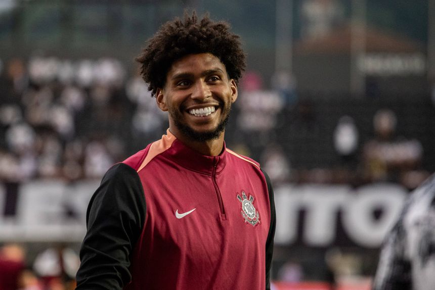 Hugo Souza já leva sete jogos em 2026