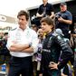 Toto Wolff ao lado de Kimi Antonelli