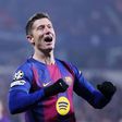 Robert Lewandowski, aos 37 anos, mantêm-se ao mais alto nível - Foto: IMAGO