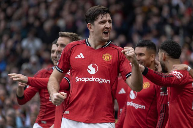 Manchester United quer segurar Maguire... e baixar-lhe o salário