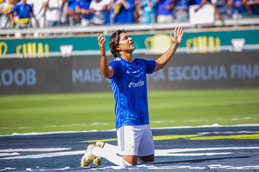 Moreno com a camisola do Cruzeiro